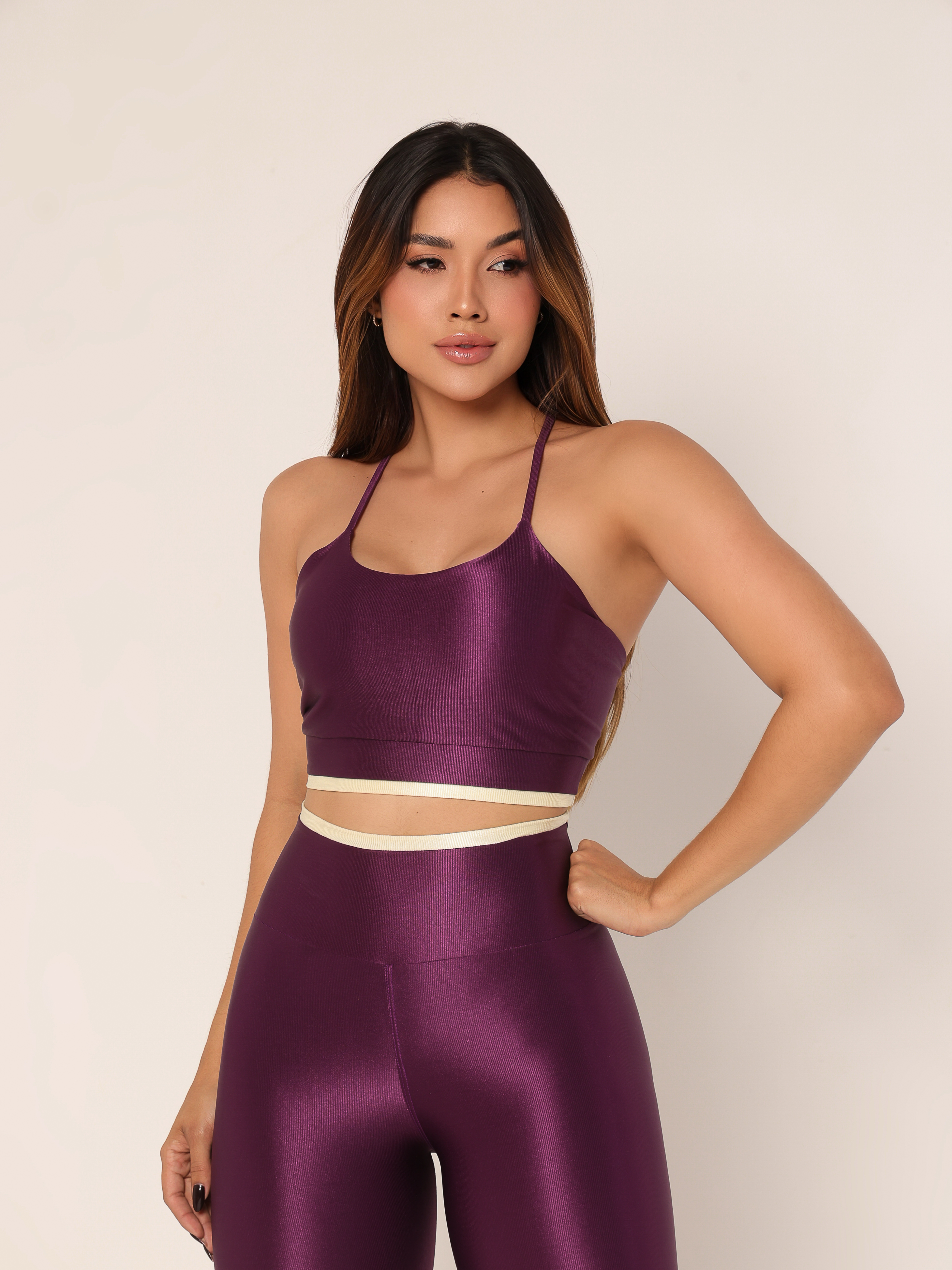 Calça Pantalona Listrada Vermelha e Branca Paloma, look de corpo inteiro